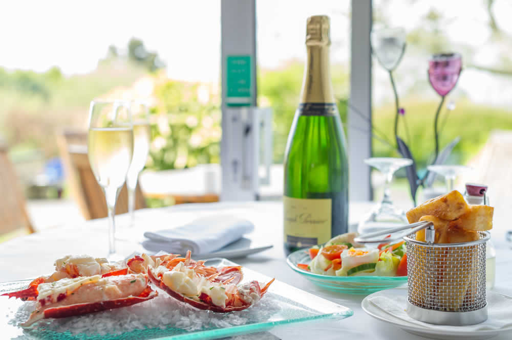 Stylish Summer Dining